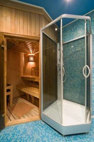 Гостиница на Дворянской Калуга Люкс с гидромассажной ванной-2